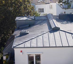 Flachdach, geneigtes Dach 